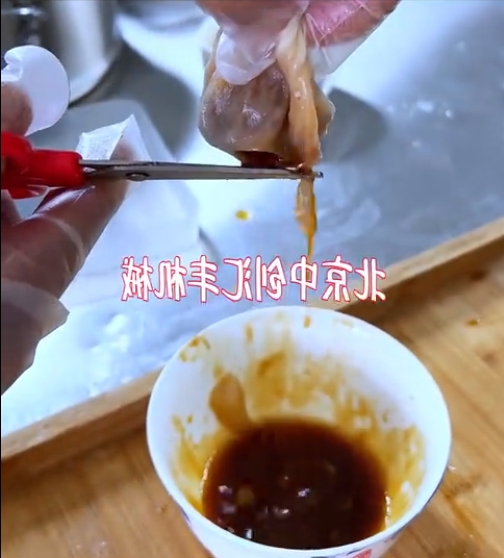 解密 湯多，餡兒大，皮兒薄。晶瑩剔透的灌湯包，是如何做出來的？